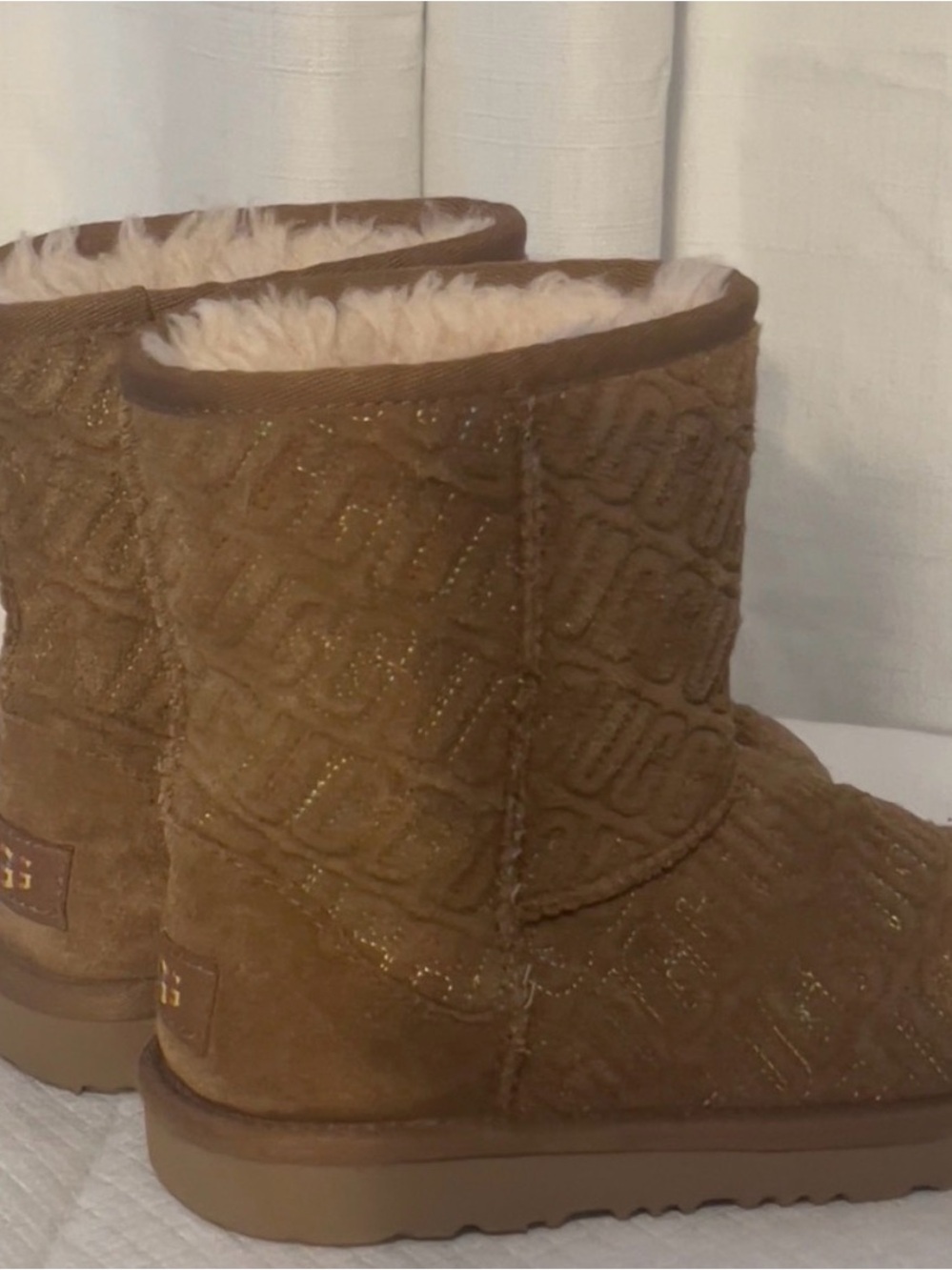 UGG Kids Short Shearling-Lined Boots in Chestnut Suede with Sparkle